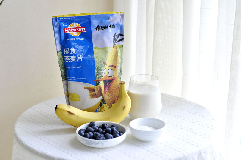 蓝莓香蕉燕麦豆乳